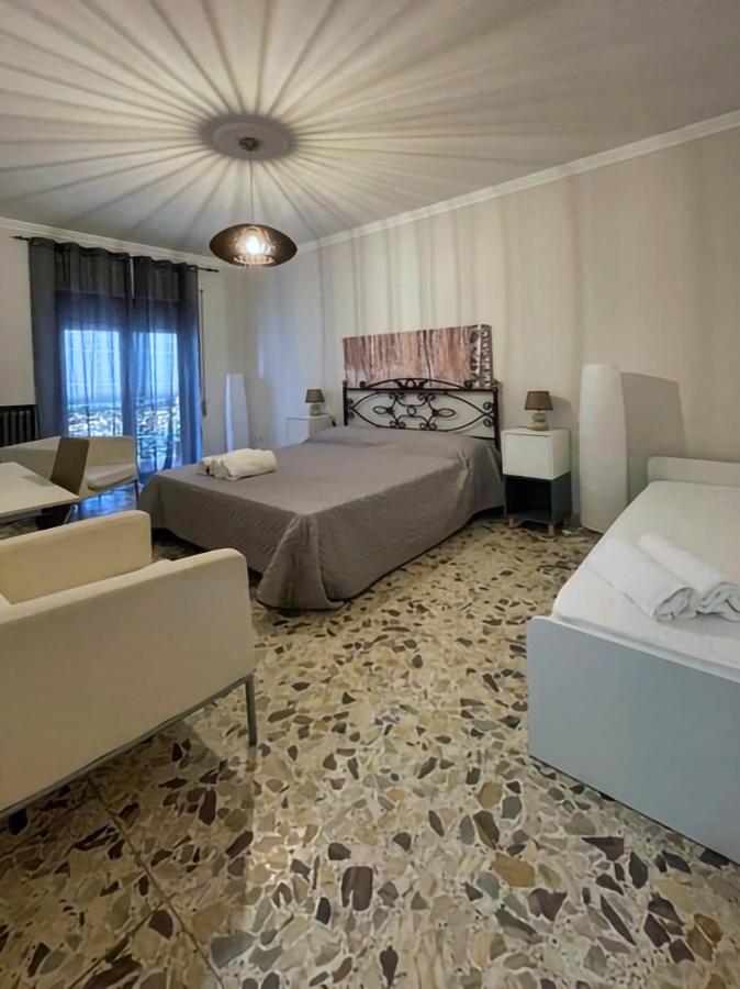 לינה וארוחת בוקר ואלו דלה לוקניה Casa Di Nenna מראה חיצוני תמונה